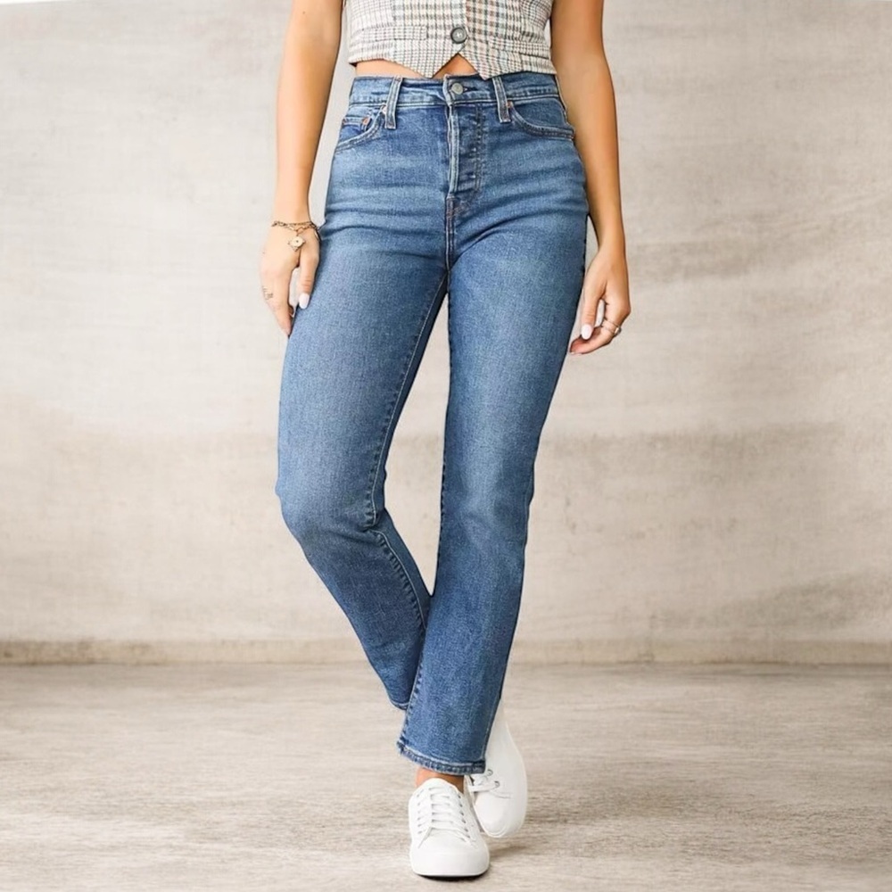 LEVI’S Wedgie Straight Stretch Jean Size 32
